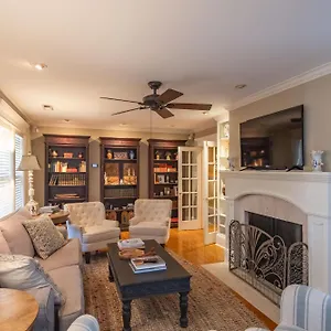 Southern Elegance In Heart Of , Memphis United States